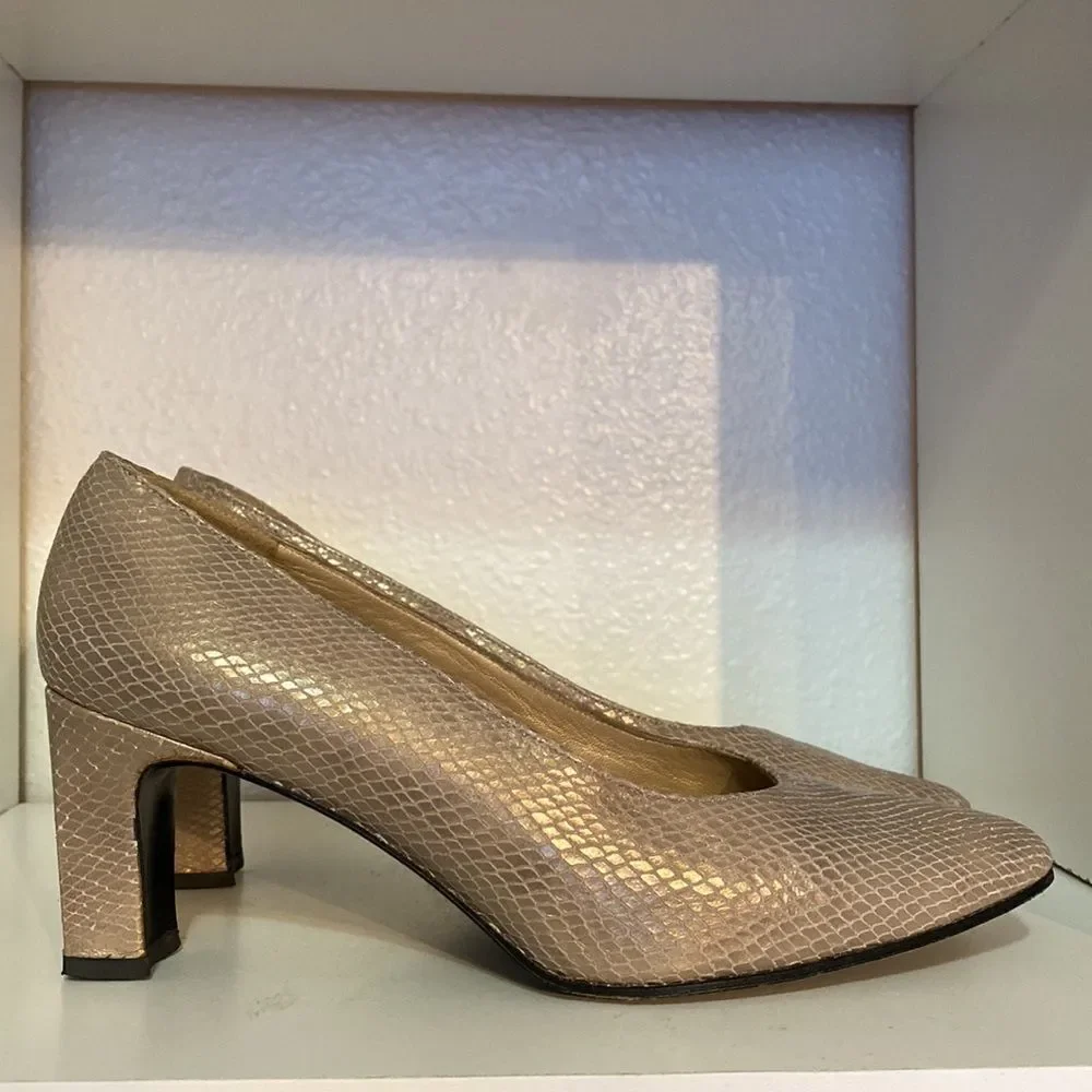 Stuart Weitzman Beige Snakeskin Print Leather Heel Pumps